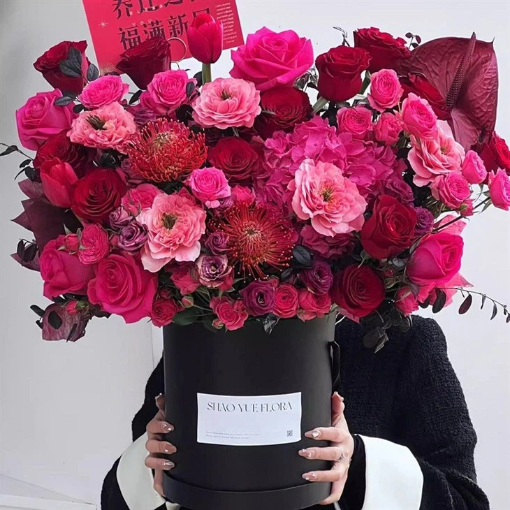 L size of black round flower box with lid
