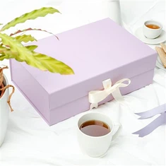 Caja plegable con cinta