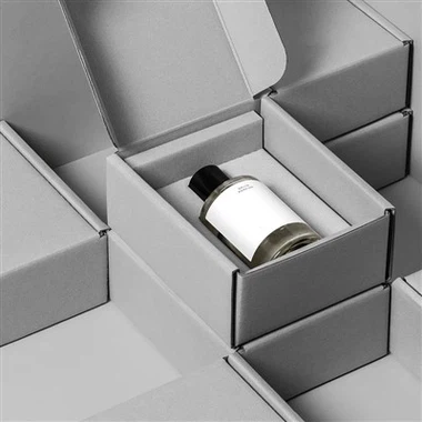 Caja de envío con embalaje de perfume exquisito de color gris