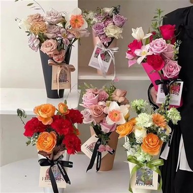 Caja para arreglos florales con envoltorios de bricolaje